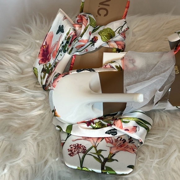 NWOB 8M  Kylah Lace-Up heels floral Pink/White INC International Concepts RARE - Picture 2 of 6